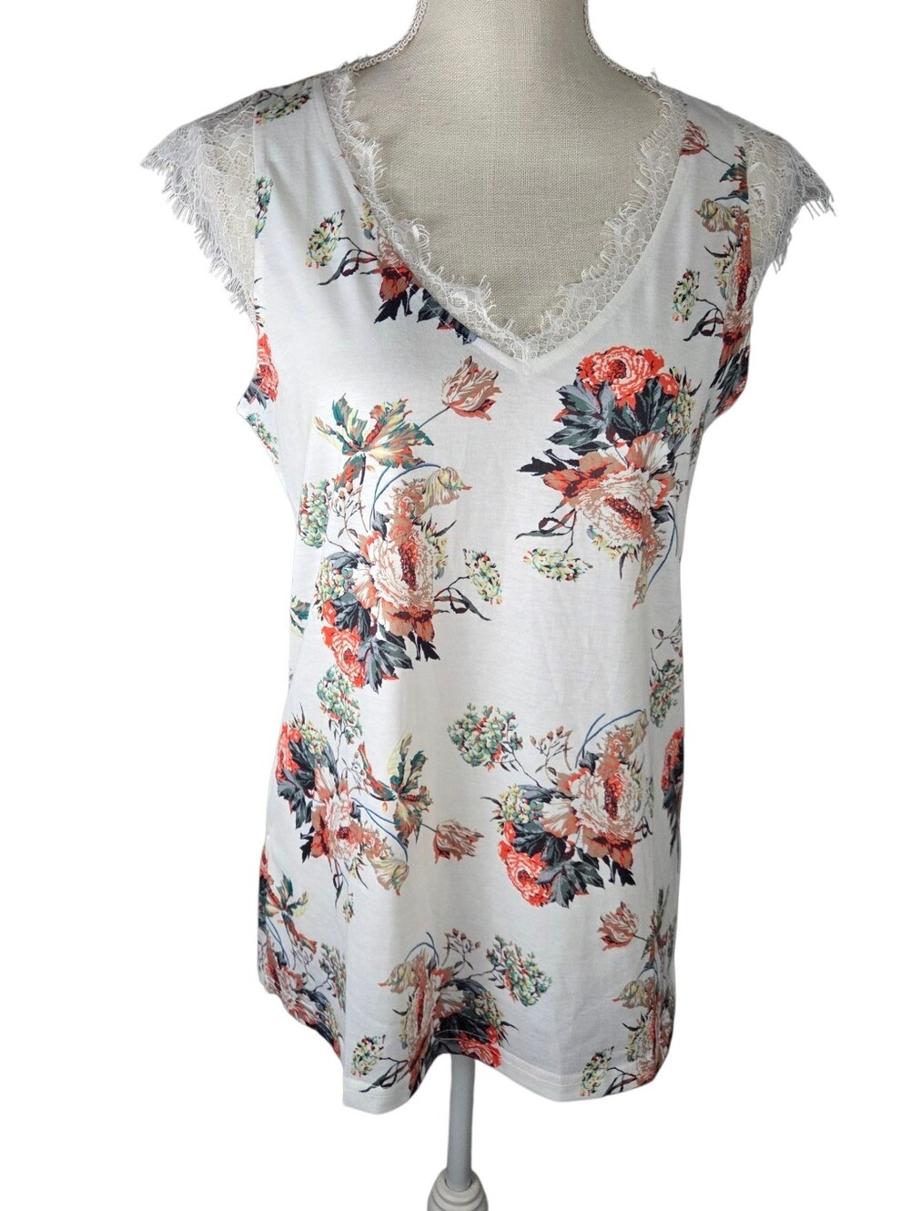 🔥4/$20 Floral V-Neck Shirt/Blouse Small White -Sleeveless -Eyelash Lace Trim